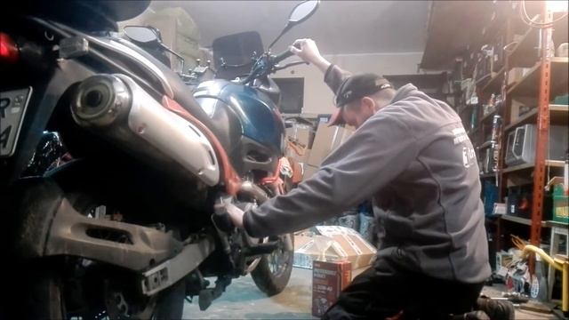 Nowy zakup -  Suzuki XF 650 Freewind  wymiana oleju i klocków 