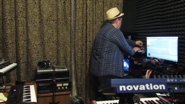 Spacebirds Live At Home (Ableton + Hardware Synths) смотреть онлайн