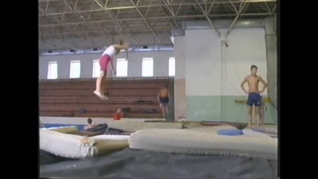 Из архива ЕТВ: Ейская школа батута. 2001 год смотреть онлайн