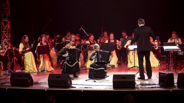 В. Зубицкий. "Вальс и шутка" OTTICH-DUO - Василиса и Зенайда Оттич (баян). Дирижёр -Ю. Горобец.