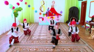 Танец для мальчиков в детском саду "Танец пиратов". Музыка: Савельев Б. Слова: Хайт А