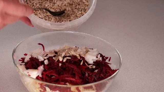 ГОТОВЛЮ ТРИ РАЗА В ДЕНЬ! САЛАТ ИЗ СЫРОЙ СВЕКЛЫ за 5 минут. Сочный и  полезный салат