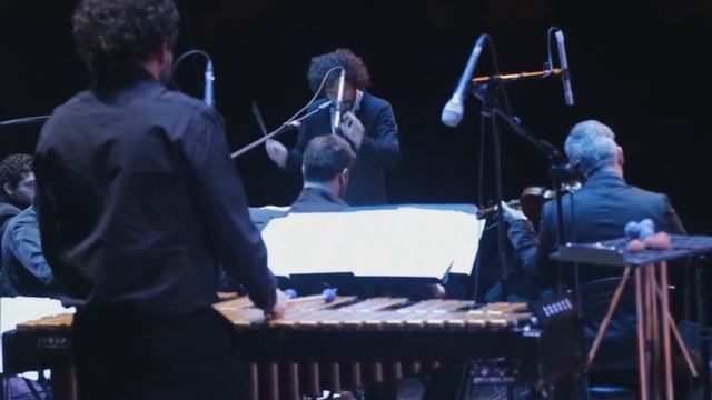 Fernando Otero en Caras y Caretas - Globalización y Suite nº1 - Dirige Julián Hermida смотреть онлайн