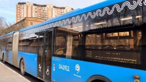 Автобус ЛиАЗ-6213.65 следует по маршруту 59 ”Карачарово - м. Электрозаводская - Карачарово”