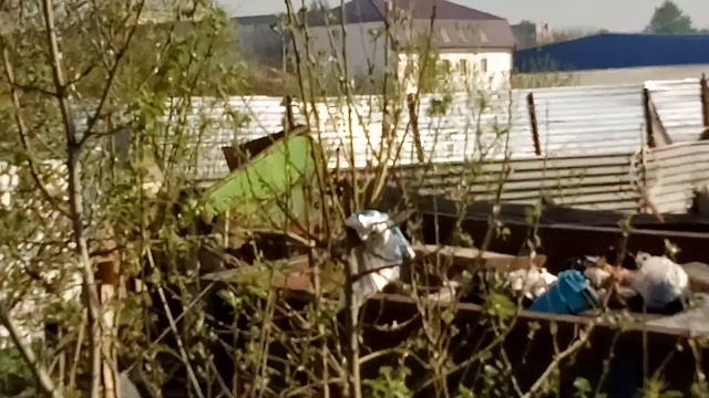 Город Люберцы, Транспортная улица, д .1. Жгут мусор. Снял, что творится за забором 3 мая 2018г. смотреть онлайн