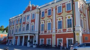 Walk in Kadriorg palace and park in Tallinn