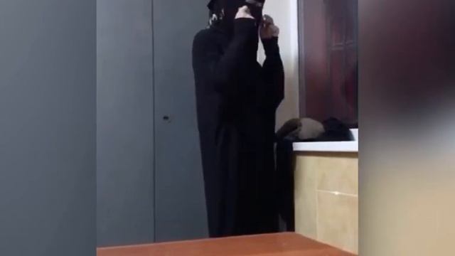 Махачкала. Парень в Хиджабе. Видео с отдела!