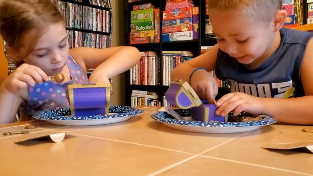 What's inside?!?! Kinetic Sand Mystery Treasure Chest смотреть онлайн