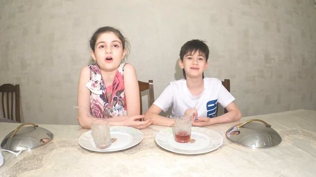 ХОЛОДНАЯ или ГОРЯЧАЯ еда ЧЕЛЛЕНДЖ #холоднаяилигорячаяедачеллендж