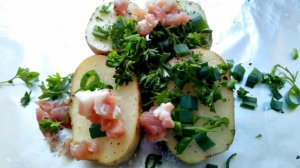 Картофель в фольге на углях! Просто и вкусно!