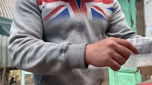 Поилка для цыплят, гусят, индюшат своими руками ! Поилка своими руками из бутылок !