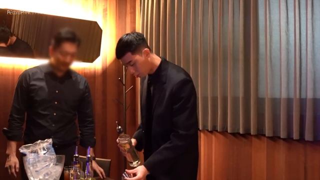 [Track 08] 박서준이 칵테일바 알바생?! 일일 바텐더 체험기 (ENG) смотреть онлайн