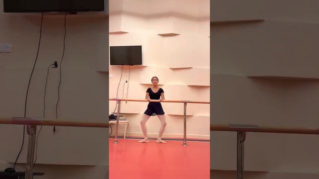 Demi-plie and Garnd-pile 4/4 смотреть онлайн