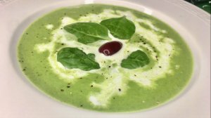 Суп из зелёного горошка с базиликом ?