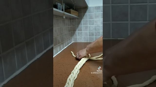 Impletitura în 5 şuviţe pentru colac. смотреть онлайн