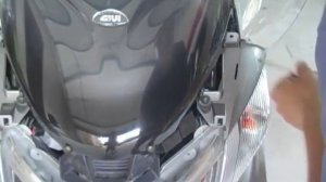 03-06 Suzuki Burgman 400 Givi/Stock Windshield Installation | MicBergsma