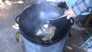 Жарим рыбу в казане / Fry fish in a cauldron