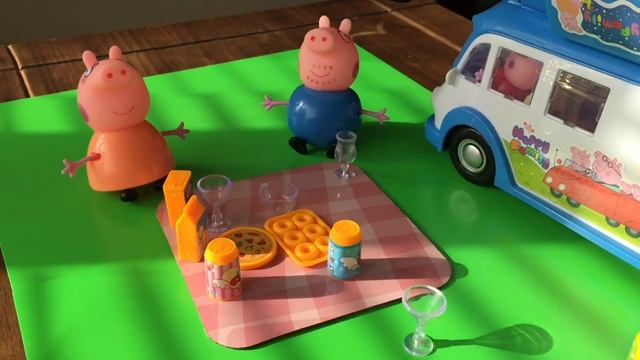 Свинка Пеппа Новый Автобус! Едем на отдых! Peppa Pig New Bus toy for children! Lets go on a picnic