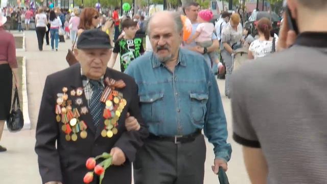 "ЖИВИТЕ ДОЛГО, ФРОНТОВИКИ!" СЛОВА Ф.В.ГИНЗБУРГА, МУЗЫКА А.БИРЯ. КЛИП В.Я.ГИНЗБУРГА, МЛАДШЕГО.