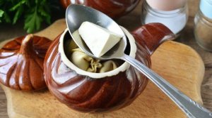 Пельмени в горшочках со сметаной