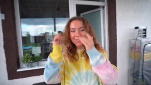 РАДУЖНЫЙ VS ЧЕРНО-БЕЛЫЙ челлендж! 24 часа Едим и Покупаем все в одном цвете !