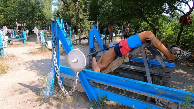 Жим вниз головой в Гидропарке. смотреть онлайн