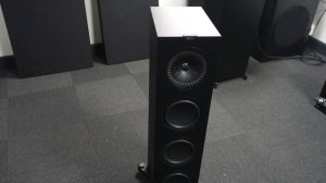 Unboxing KEF Q750