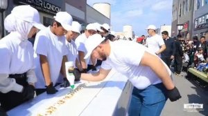 В Узбекистане установили рекорд, приготовив 80-метровую шавуху. 

На нее ушло 80 кг мяса