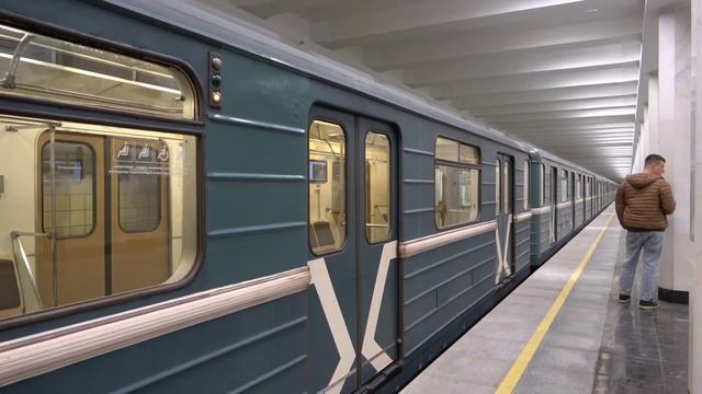 81-717/714 номерные на вновь открытой станции Коломенская, Москва