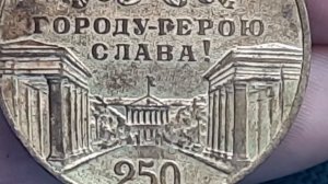 Медаль в память 250 лет Ленинграда и Медаль в память 300 лет Санкт-Петербурга Обзор цена и стоимост