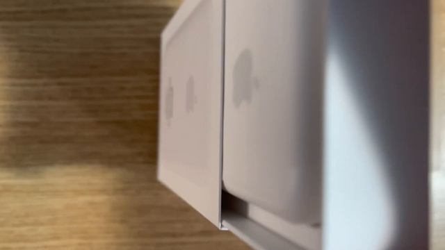 MagSafe Battery with iPhone and AirPods Pro смотреть онлайн