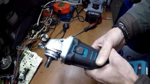 Подручный годный иyструмент. Автономная аккумуляторная болгарка WOSAI.