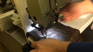 Прямострочная промышленная швейная машина с шагающей лапкой Aurora A-0302-D3 с прямым приводом