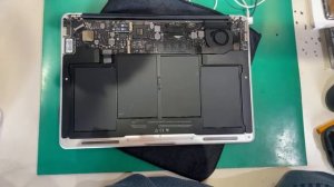 MacBook Air 落下起動しない故障修理