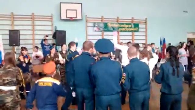 Прикол.... Ожидание результатов зарницы в Каменске смотреть онлайн