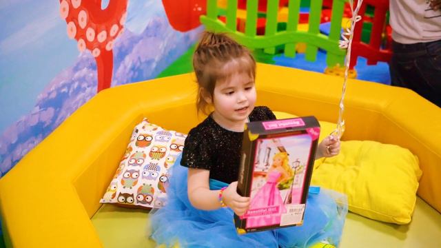 День рождение в детской комнате смотреть онлайн