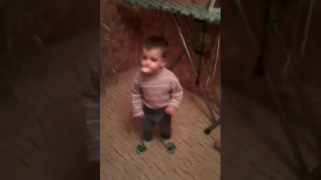 Маленький мальчик дает! !?