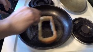 Яичница в хлебе на сковороде быстрый простой быстрый рецепт на завтрак!