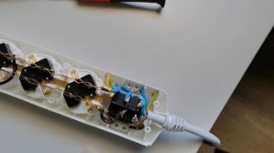 Как по быстрому удлинить кабель и закрепить на столе сетевой фильтр