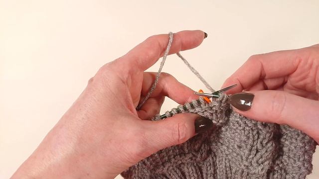 МОДНАЯ МУЖСКАЯ ШАПКА СПИЦАМИ / Подробный МК по вязанию для начинающих