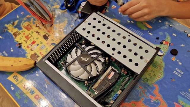 Распаковка и обзор Мини ПК Azerty смотреть онлайн