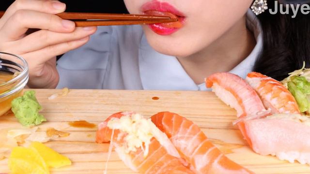 ASMR SALMON SUSHI 🍣 MUKBANG REAL EATING SOUNDS