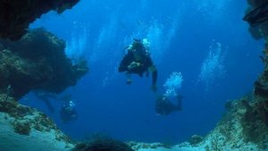 Водолазы впервые опустились в самую глубокую  дыру!