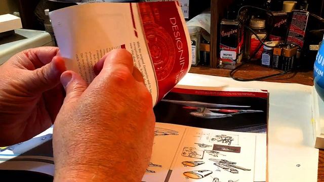 Eaglemoss Build the U.S.S. Enterprise NCC-1701-D shipment 1 (unboxing)