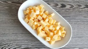 Салат Мадам с курицей и виноградом