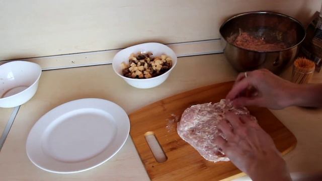 Куриные рулетики по-французски с грибами и сыром
