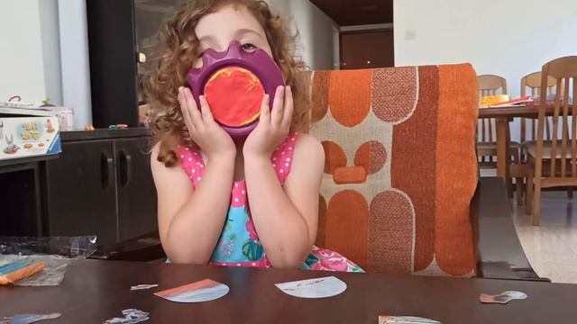 Снежный шар с с Анной и Эльзой: Аня делает снежный шар с любимыми героями смотреть онлайн