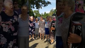 240728 песня Без вины виноватая полюбила женатого орловчане поют парк фонтан гармонь гармошка г Орёл