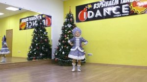 У леса на опушке, жила Зима в избушке Танец