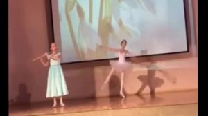 П.Чайковский ,, Подснежник"  Махринова Евангелина ( флейта) Арина Биктимирова ( хореография)